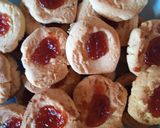Foto del paso 2 de la receta: Ojitos, galletitas o el nombre que le den en su país, estos son de vainilla, limón y membrillo