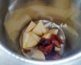 A picture of step 2 of Apple-Makhana Dates Milkshake.