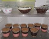 Foto langkah ke 5 dari resep Pudding Strawberry Coklat Regal + Fla.