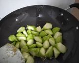 รูปขั้นตอนการทำที่ 4 ของ บวบผัดไข่