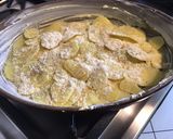 Une image de l'étape 6 de Gratin de pommes de terre façon dauphinoise à l'ail confit et deux fromages.