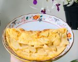 Hình bước làm 3 của món Trứng omelette với táo