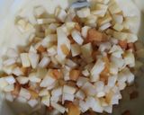 Foto del paso 3 de la receta: Bizcochuelo vegano de pera, manzana y ciruelas