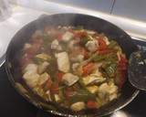 Foto del paso 2 de la receta: Fajitas de pollo y pimiento, picantes