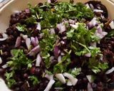A picture of step 3 of Fried Black chana chaat with green masala.