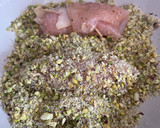Foto del paso 3 de la receta: Rollitos de pechuga de pollo con crocante pistacho