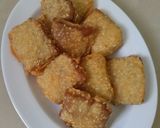 Foto langkah ke 4 dari resep Kue Keranjang Goreng Tabur Wijen.