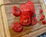Une image de l'étape 7 de Salade de tomates, concombre et poireaux marinés à la feta.