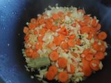 Pavo guisado con cebolla, zanahoria y patatas