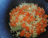Foto del paso 1 de la receta: Pavo guisado con cebolla, zanahoria y patatas