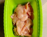Foto langkah ke 2 dari resep Chicken Katsu (Bekal Sat Set).