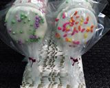 A picture of step 8 of Oreo pops.
