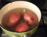 Foto del paso 2 de la receta: Pulpitos salteados con puré de ajos y concasé de tomate