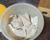 Foto del paso 1 de la receta: Bocadillo de merluza frita con lechuga, tomate y mayonesa