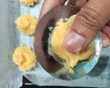 Foto langkah ke 3 dari resep Butter Cookies.