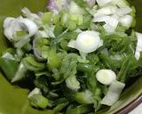 Foto del paso 2 de la receta: Ensalada de paltas con verdeo y cebolla