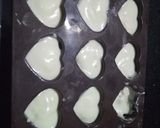A picture of step 7 of Peanuts white chocolate.