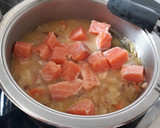Foto del paso 5 de la receta: Sopa de puerros y salmón