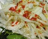 Hình bước làm 2 của món Gỏi bắp cải rau má