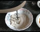 A picture of step 1 of Fruit trifle.
