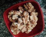 चॉक्लेट ब्रेड वॉलनट पुडिंग विध कस्टर्ड सॉस रेसिपी चरण 3 फोटो