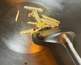 芹魷獨鐘-芹菜炒魷魚的食譜步驟4照片