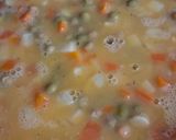 Foto del paso 3 de la receta: Tortilla salvadora con lata de jardinera 🥕 🥔 🫛Tortilla de papa, zanahoria y arvejas enlatadas 🥫 🥚