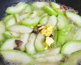 奶香蘋果絲瓜小炒 ‧ クリーミーアップルヘチマ炒め的食譜步驟4照片