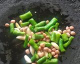 A picture of step 2 of Peanut Chilli Thecha.