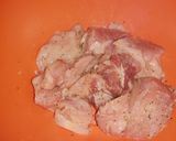 Foto del paso 1 de la receta: Masa de cerdo frita con salsa de tomate, pimiento y cebolla