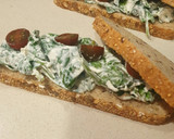 Foto del paso 4 de la receta: Tosta integral con espinacas y queso