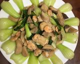 Hình bước làm 4 của món Tôm xào nấm đùi gà,cải thìa