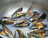 Foto del paso 2 de la receta: Mejillones con tomate