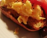 Φωτογραφία βήματος 5 της συνταγής Αυγά scrambled σε φρυγανισμένο ψωμί ♠️💜