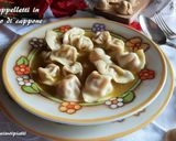Foto del passaggio 6 della ricetta Cappelletti in brodo di cappone