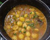 মটরশুঁটি দিয়ে আলুর দম(Matarsuti diye aloor dum recipe in Bengali) রেসিপি ধাপ - 8 ছবি