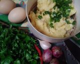 Foto langkah ke 1 dari resep Perkedel kentang daun kelor #lauk  sehat anak.