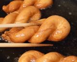 Foto langkah ke 5 dari resep Cara Membuat Donat Korea | Twisted Donut.