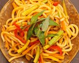 Hình bước làm 3 của món Mì udon trộn sốt teriyaki và rau củ xào