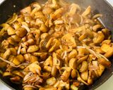 A picture of step 4 of Champignons in sour cream.