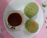 A picture of step 4 of SteamChicken rice flawar with boil rice and shazwan chili sauce.