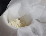 Foto del paso 3 de la receta: Queso fresco a las finas hierbas