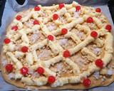 Foto del paso 3 de la receta: 205. Coca Sant Joan de crema con piñones y cerezas confitadas