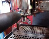 รูปขั้นตอนการทำที่ 6 ของ พื้นฐานการชงกาแฟสด (เอสเพรสโซ่)