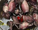 Foto langkah ke 6 dari resep Cumi kuah hitam.