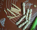 Foto langkah ke 3 dari resep Bolen lilit keju 3 bahan.