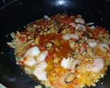 Foto del paso 3 de la receta: Arroz, mariscos y pescado. Similar a Paella