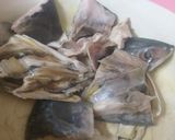 A picture of step 1 of Hot & Spicy Arum-lobe with Hilsha Head/ ইলিশ মাছের মাথা দিয়ে কচুর লতির ঝাল.