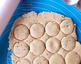 Foto langkah ke 3 dari resep Garlic Cheese Cookies.