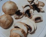 Foto del paso 1 de la receta: Fideos verdes con champiñones y hongos de pino